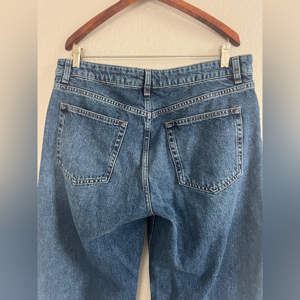 Reformation Charlee Low Rise Straight Leg Short Jeans In Blue Maggiore. Size 30S - Picture 15 of 15